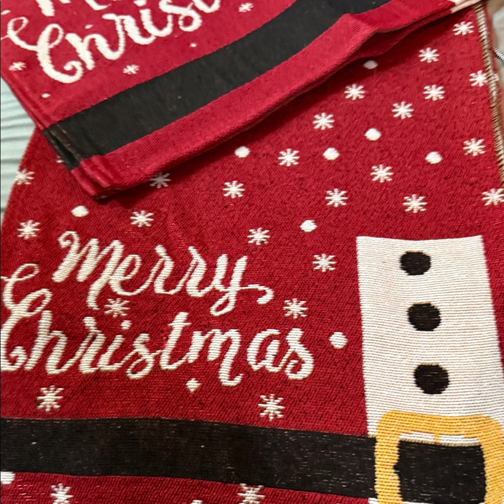 Festive Christmas Santa Table runners and 2 2 placemats. BNWOT